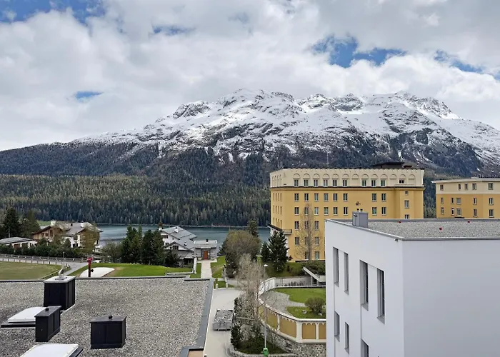 Sb28 - Cresta Jagd, Holz, Aussicht, Parkplatz * St. Moritz